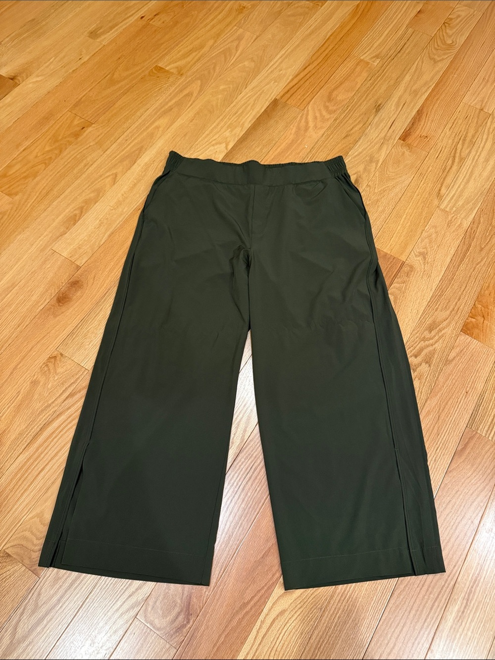 Women’s Elastic-Waist Crop Pants - Dark Green